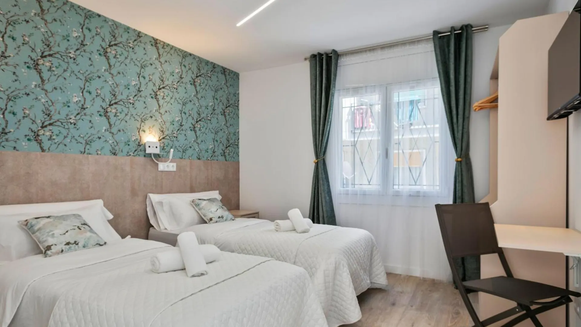 Boutique Plaza Catalonia Suites Cornella Cornellà de Llobregat 0*,  Spagna